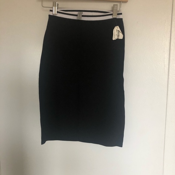 Black Pencil Skirt - Picture 4 of 4